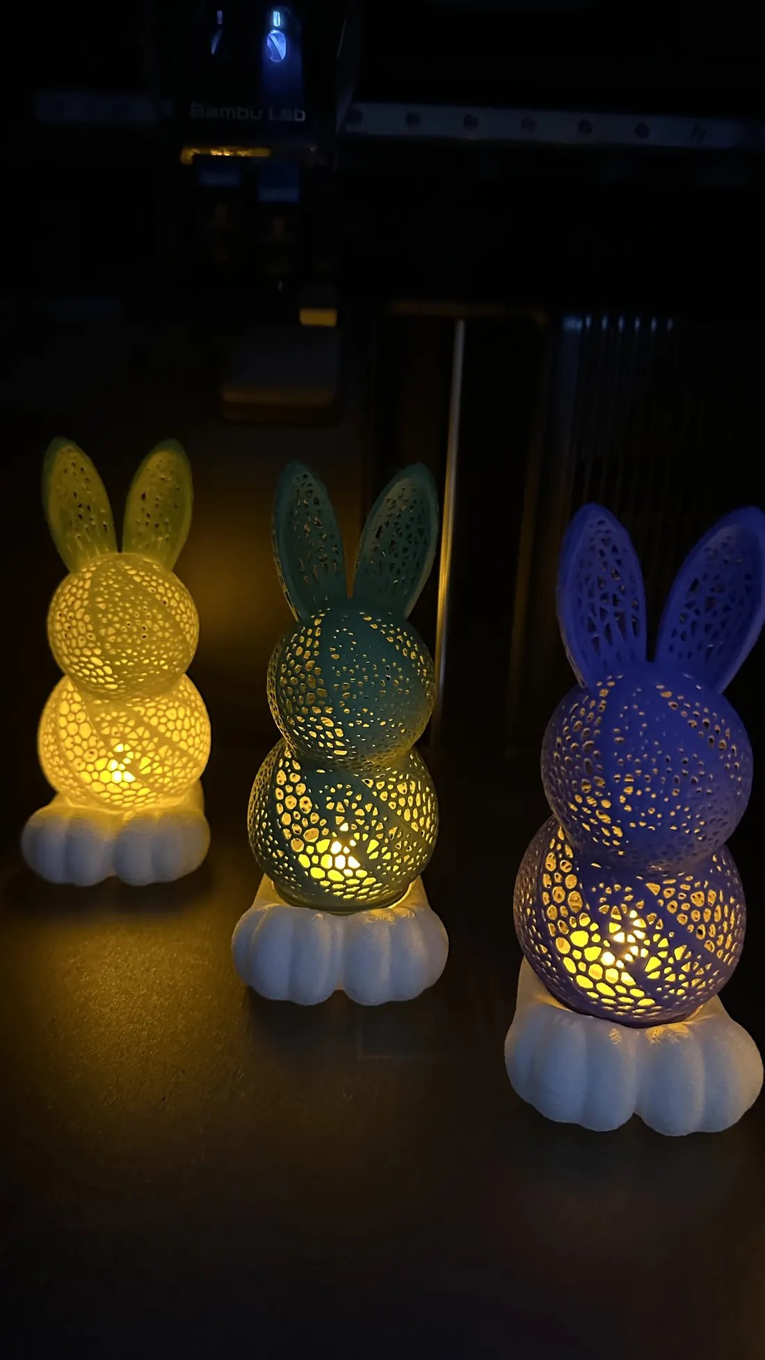 Lámparas decorativas en forma de conejo iluminadas desde adentro